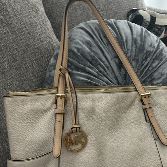 Michael Kors bag - Picture 2 of 14